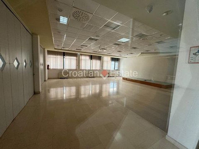 Split Office-Space for rent